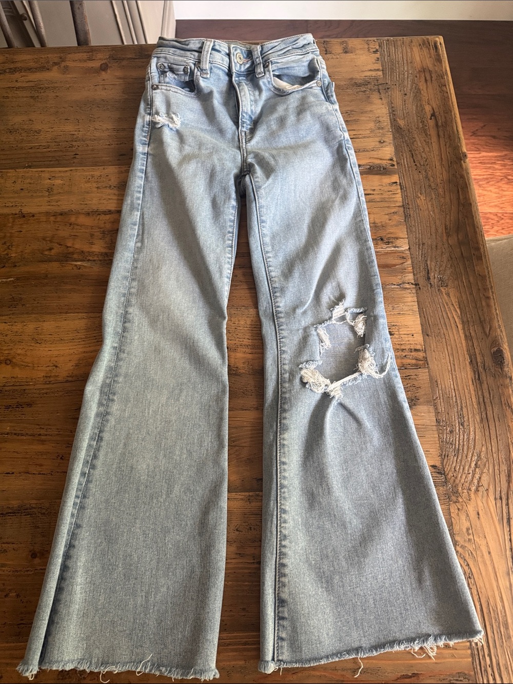American Eagle Outfitters Light Blue Distressed Flare Jeans 00 short